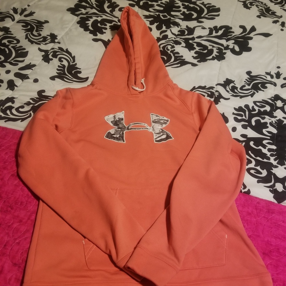 Womens underarmer pink camo hoodie